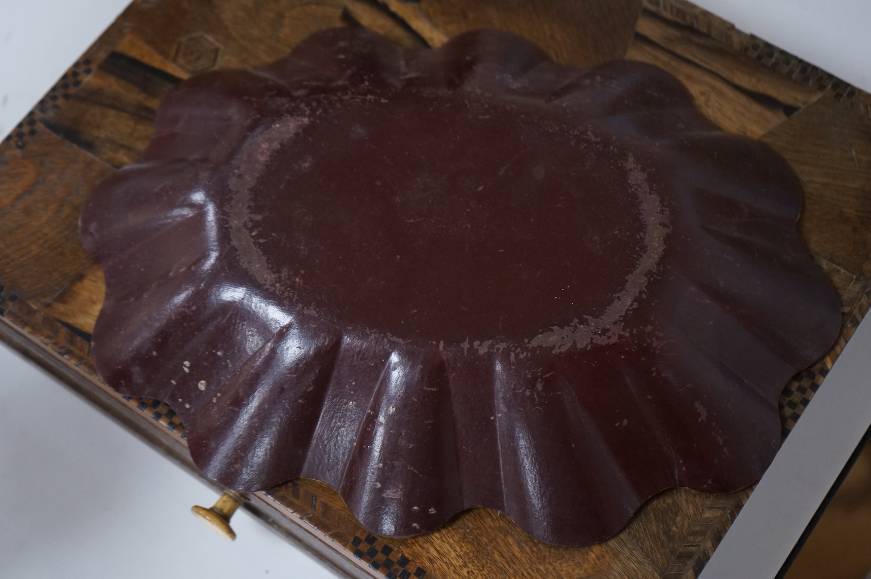A Japanese Hakone ware inlaid wood box and a papier-mâché tray, largest 39cm wide